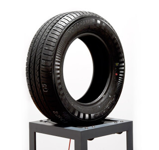 Marley Dawson Endless Loop (Yokohama), 2011; steel, polyethylene, mechanics, electrics, rubber; 180 x 64 x 41 cm; enquire