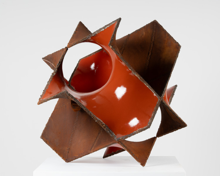 James Angus, Misfit, 2025, steel, enamel paint, 84 x 97 x 86 cm