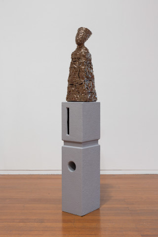 Mikala Dwyer Letterbox Nefertiti, 2018; glazed ceramic, fibreglass, painted steel; 162 x 23 x 29 cm; Enquire