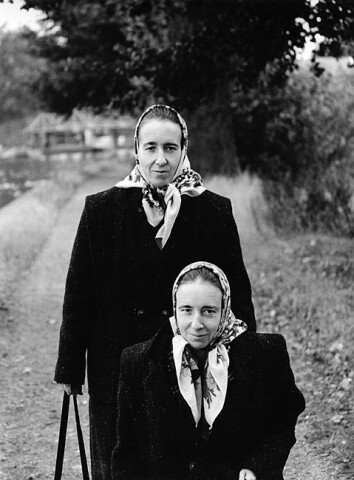 Juliet Darling Greta and Freda, Winter Park, London #2, 2009; hand printed silver gelatin fibre base print, fully archival; 75 x 56 cm; Edition of 5 + AP 2; enquire