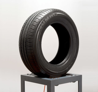 Marley Dawson Endless Loop (Kumho), 2011; steel, polyethylene, mechanics, electrics, rubber; 180 x 64 x 41 cm; enquire