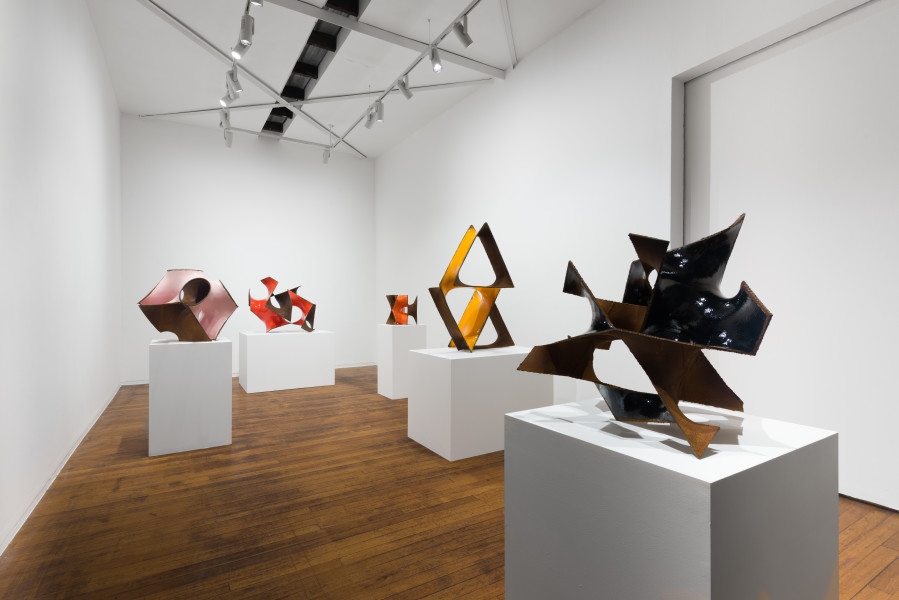 Installation view, James Angus, New Sculpture, Roslyn Oxley9 Gallery (21 October – 12 November 2022)