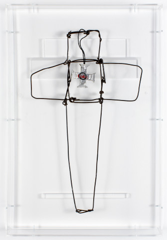 Fiona Hall zero sum, 2017; aluminum can, tin, wire, paint; 47.5 x 31.5 x 7 cm; enquire