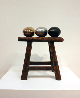 Nell Three on one, 2011; Bronze, wooden stool; 23.5 x 24.5 x 16 cm; Edition of 5 + AP 2; enquire