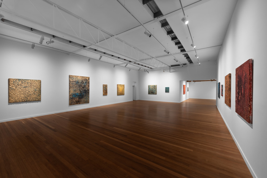 &nbsp;Installation view, Kirtika Kain, Blue Bloods, Roslyn Oxley9 Gallery, Sydney (2 December 2023 – 25 January 2024)
