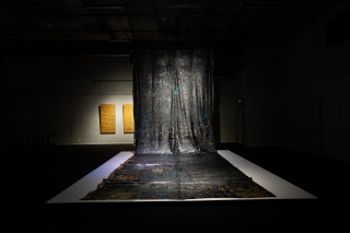 Kirtika Kain Midnight, 2025; tar on hessian, stones, gold leaf and acrylic paint; 885 x 329 cm; dimensions variable; enquire