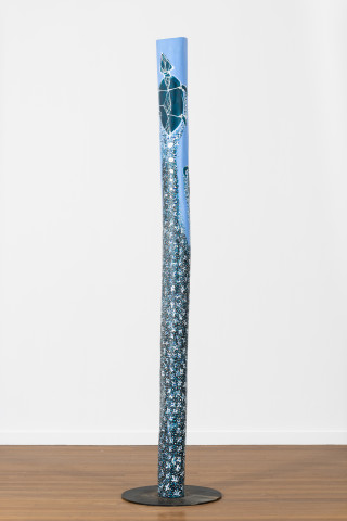 Dhambit Munuŋgurr Milpuṉ milpuṉ, 2025; 4563-25; acrylic and earth pigment on wood; 274 x 18 x 18 cm; enquire