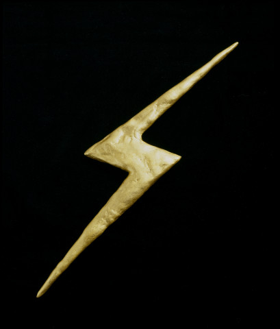 Nell Who Made Who, 2004; gold leaf, acrylic paint, varnishes, epoxy joining compound; 53 x 13 x 1.5 cm; enquire